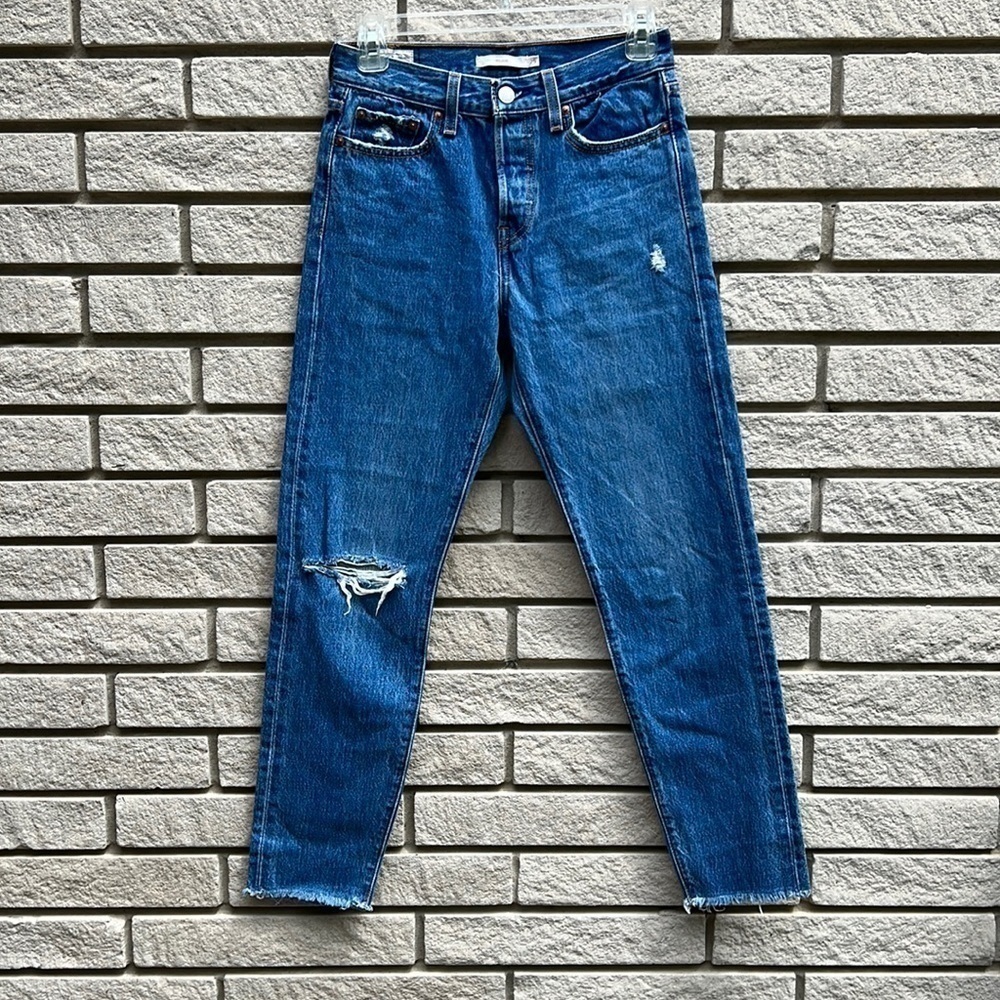 Levi’s Wedgie Distressed Raw Hem Jeans Size 25